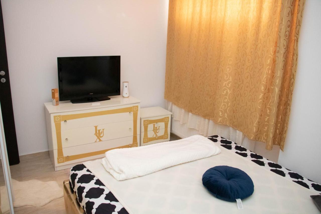 Apartament Capitala Militari Roşu 外观 照片