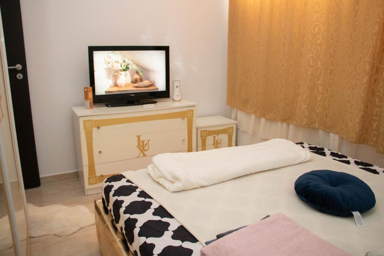 Apartament Capitala Militari Roşu 外观 照片