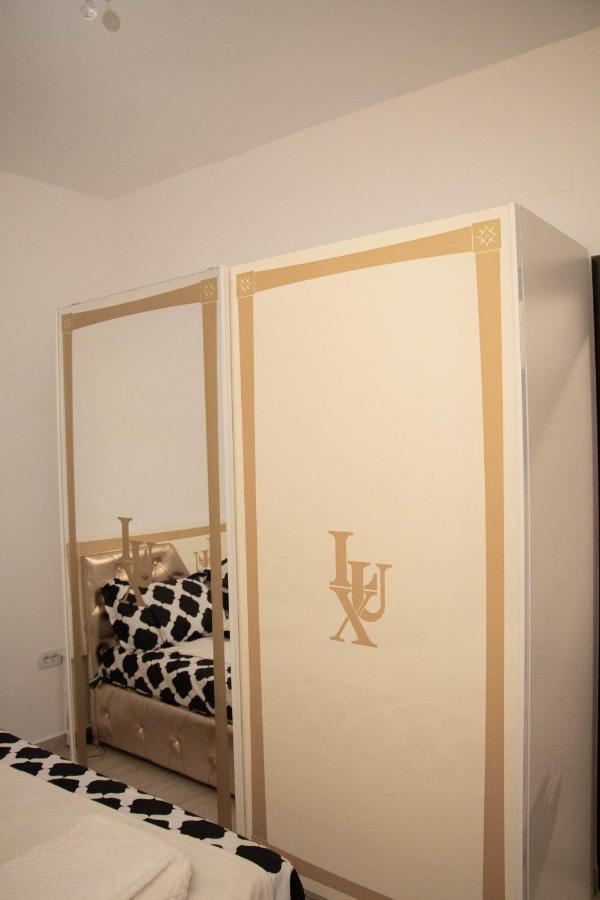 Apartament Capitala Militari Roşu 外观 照片