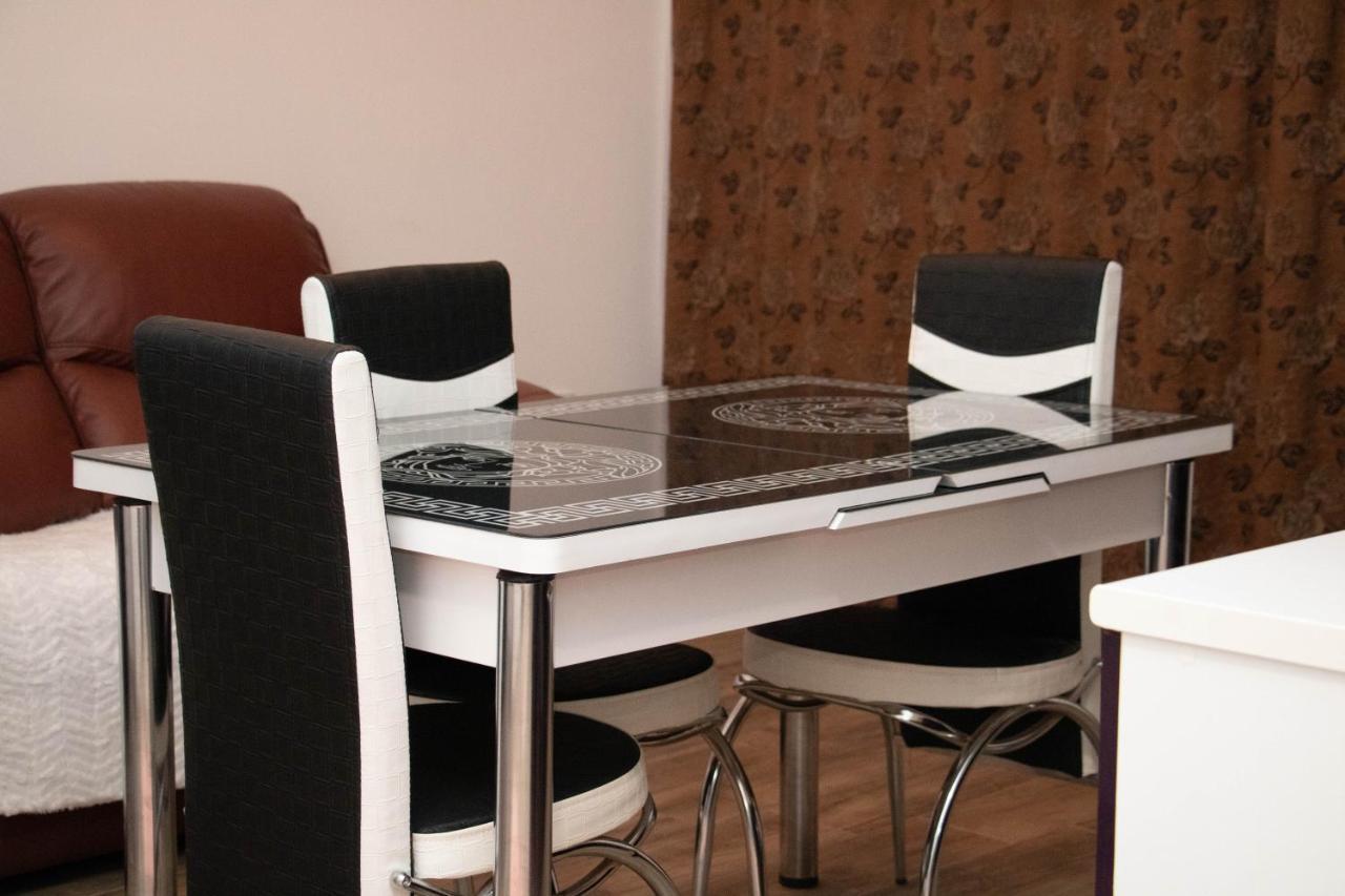 Apartament Capitala Militari Roşu 外观 照片